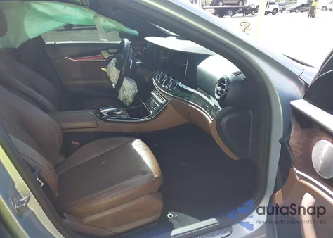 2017 Mercedes-Benz E 300 4Matic z USA, uszkodzony, nr VIN WDDZF4KB6HA202817